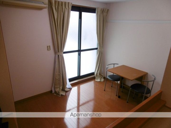 レオパレス悠創ヶ丘107の居間