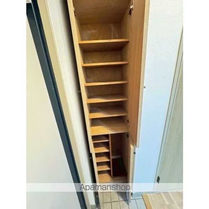 リベルナ三郷の玄関