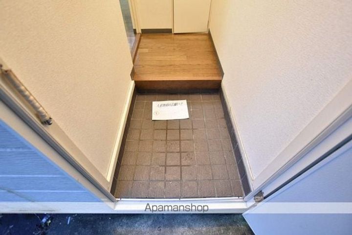 サンシティタカダ101の玄関