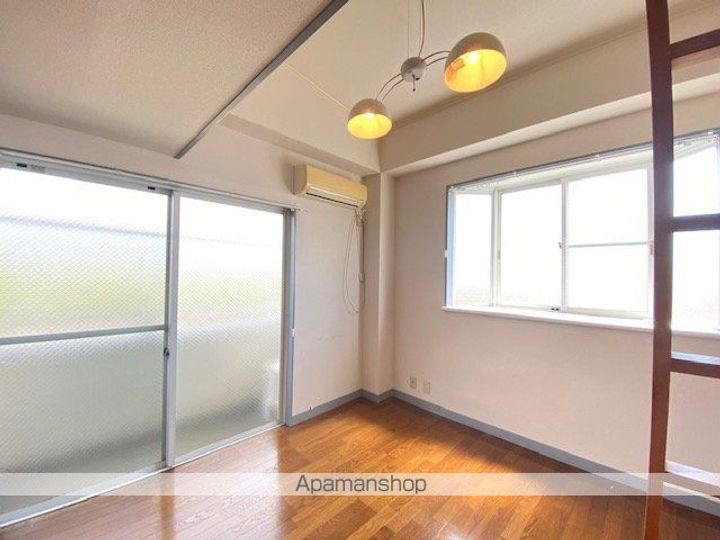 カーザ アルテ (CASA ARTE)301の居間