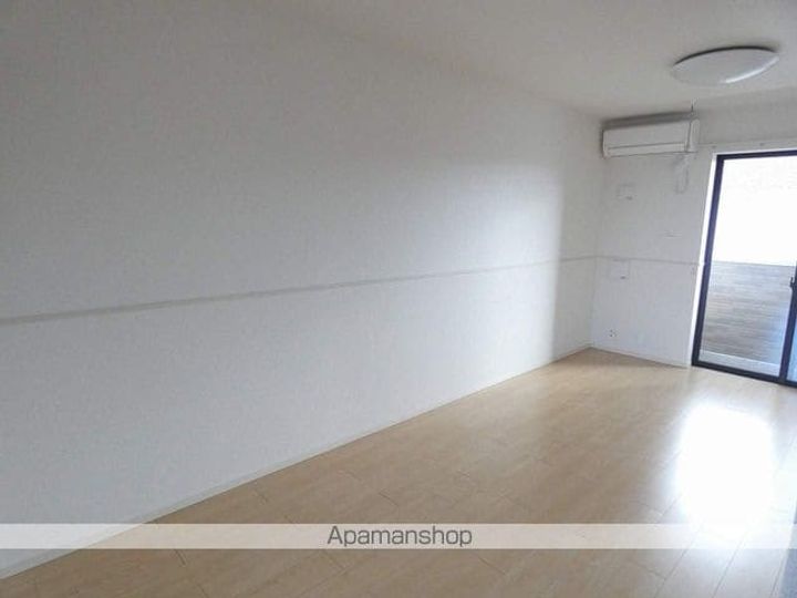 愛媛県今治市南高下町1丁目の賃貸アパートの居間