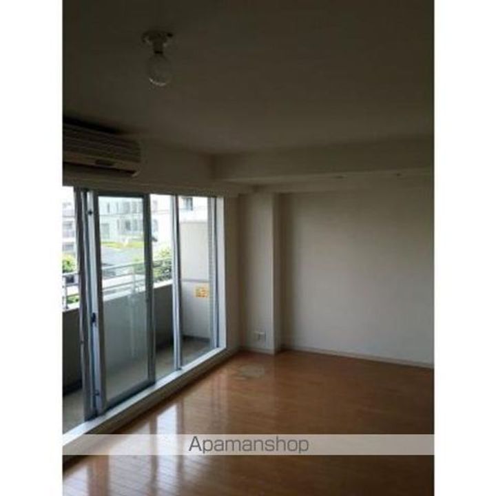 東京都世田谷区船橋3丁目の賃貸マンションの居間