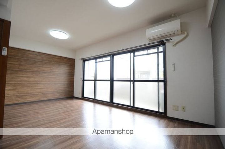 ルミエール101の居間