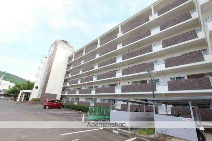 香川県高松市鶴市町の賃貸マンションの外観