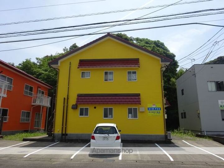 コーポナスE棟102の外観