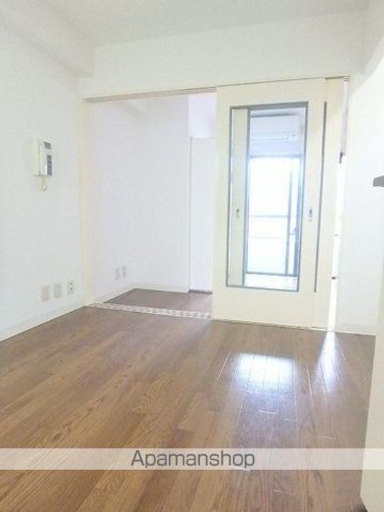 神奈川県川崎市宮前区南平台の賃貸マンションの居間