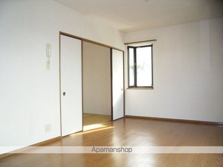 グリーンビレッジB棟101の居間