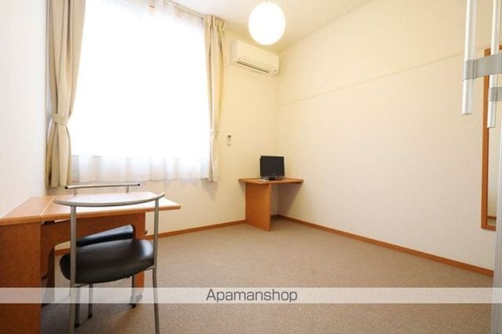 レオパレスMAISON清水203の居間