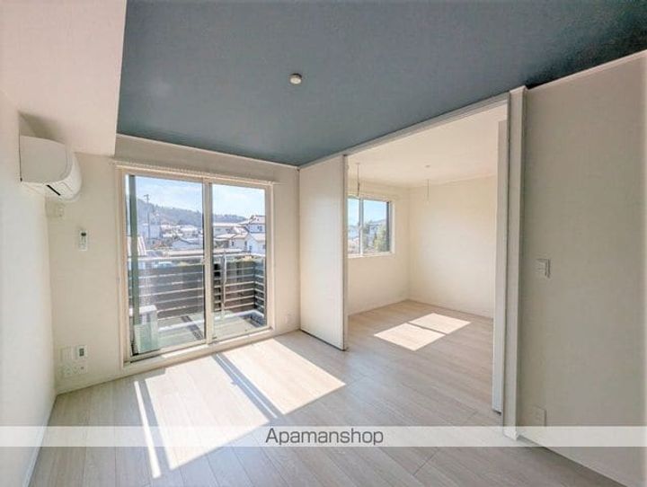 エターナル・ブライトの居間