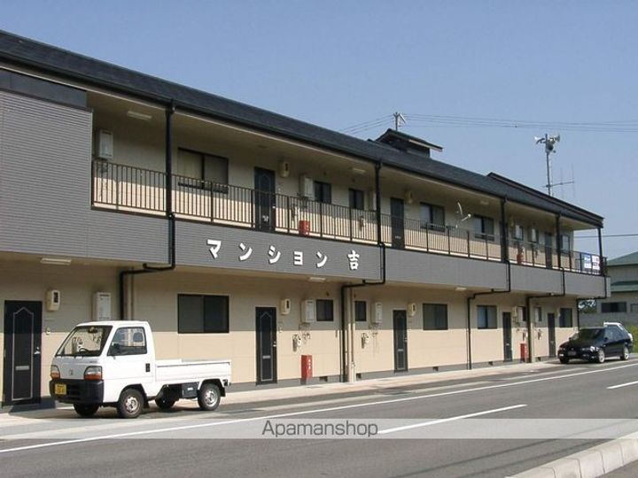 マンション吉8の外観