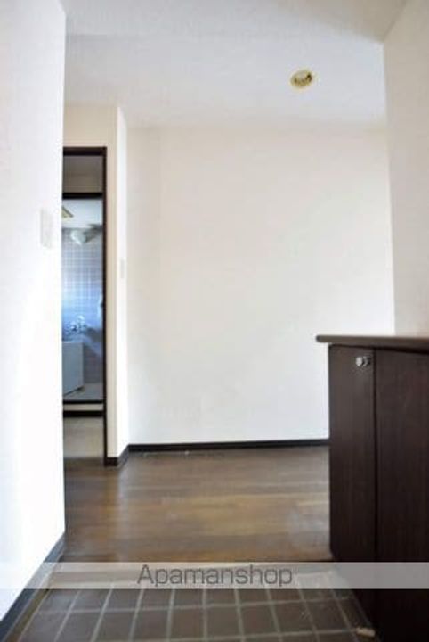 ロイヤルヒルズ台原Ⅰの玄関