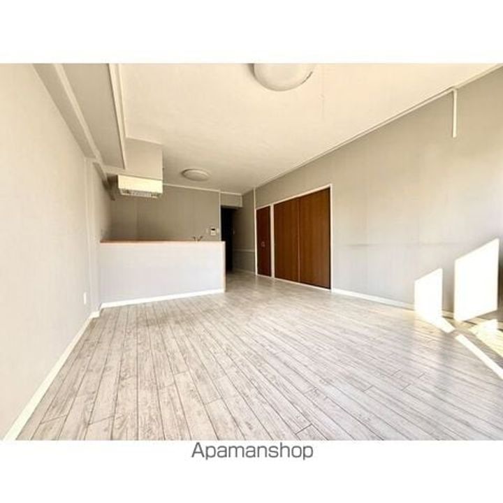 滝子アネックス2-Bの居間