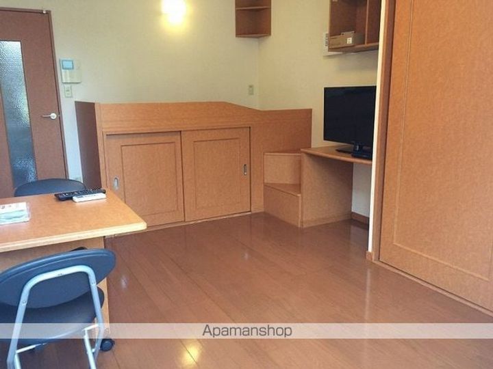 レオパレスワールドの居間