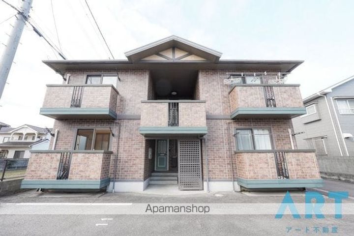 リビングタウン高岡 A棟の外観