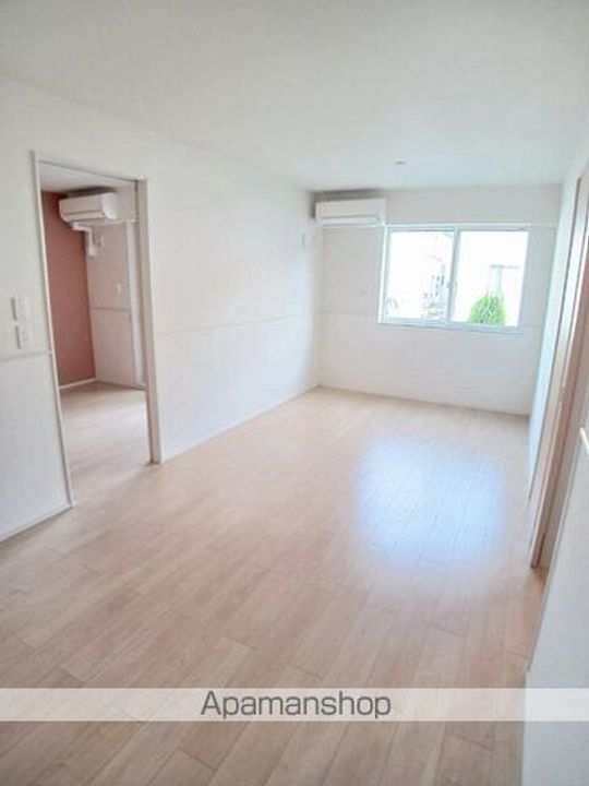 ネオ・クレメント Aの居間