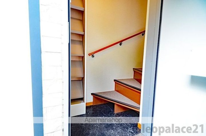 レオパレスPEACEの玄関