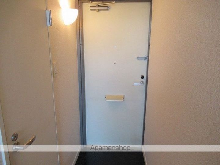 岩手県滝沢市室小路の賃貸アパートの玄関