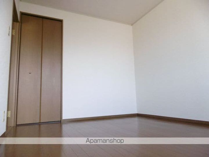 ロイヤルシャトー今泉Bの居間