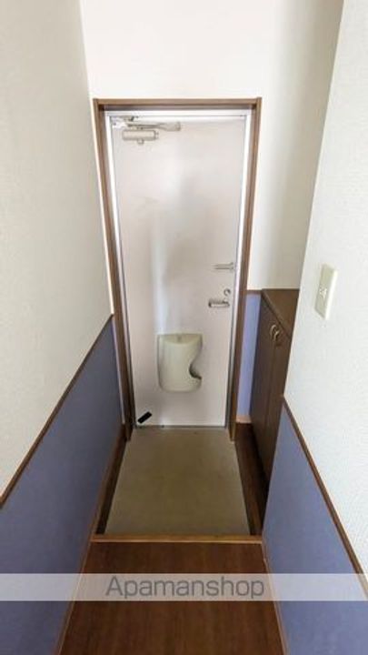 スモールタウントークC棟1の玄関