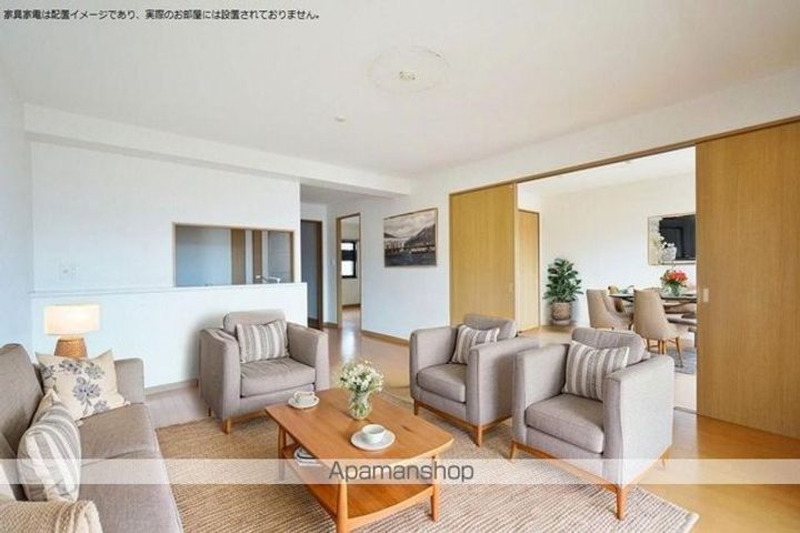 メゾンウーノB棟303の居間
