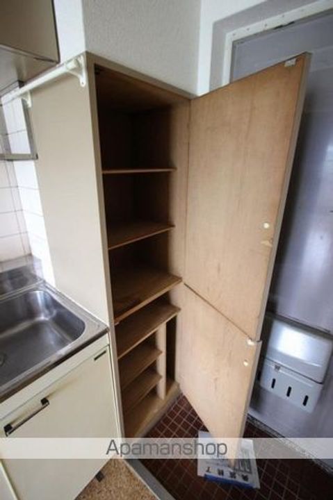香川県高松市元山町の賃貸マンションの玄関