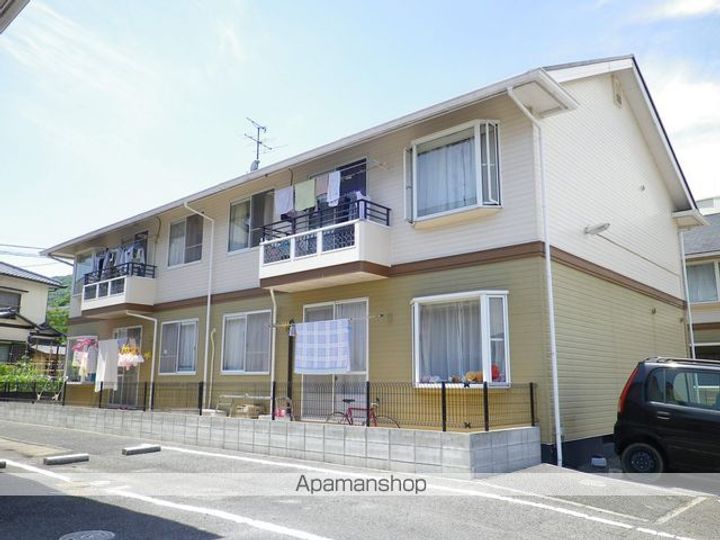 岡山県岡山市北区西辛川の賃貸アパートの外観