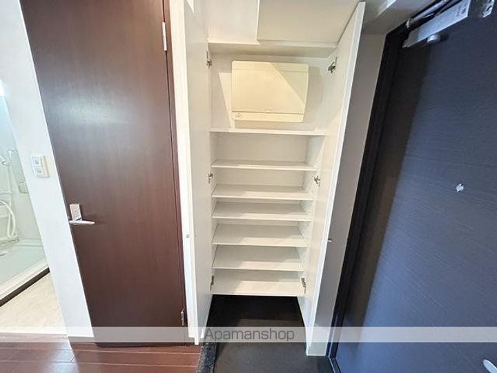 レジディア仙台原ノ町の玄関