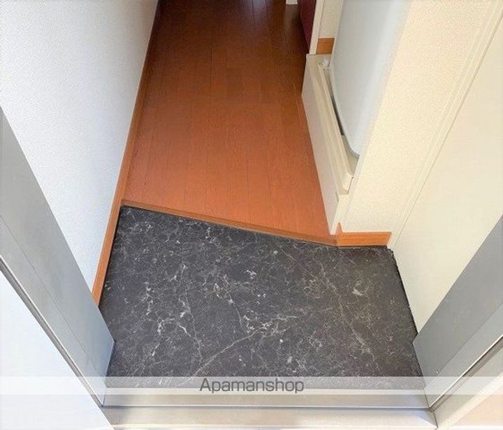 レオパレスボヌールメゾンDの玄関