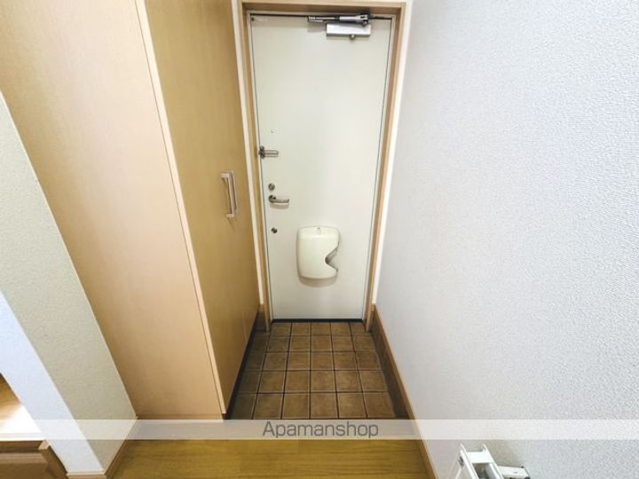 シュロス神山Ⅱ1F右の玄関