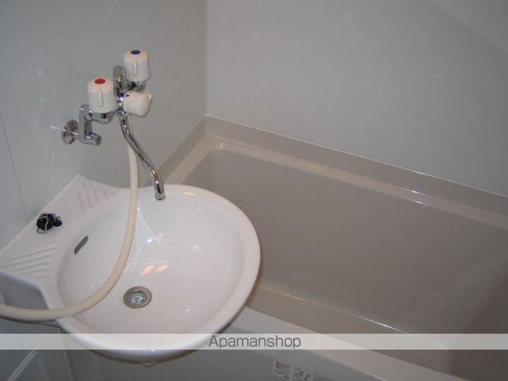 レオパレス金剛沢104の居間