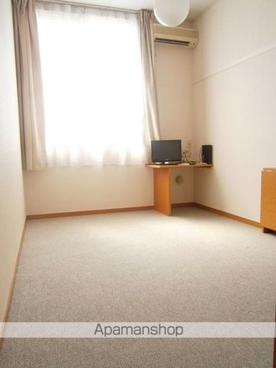 レオパレスグリーンハイツ4号の居間