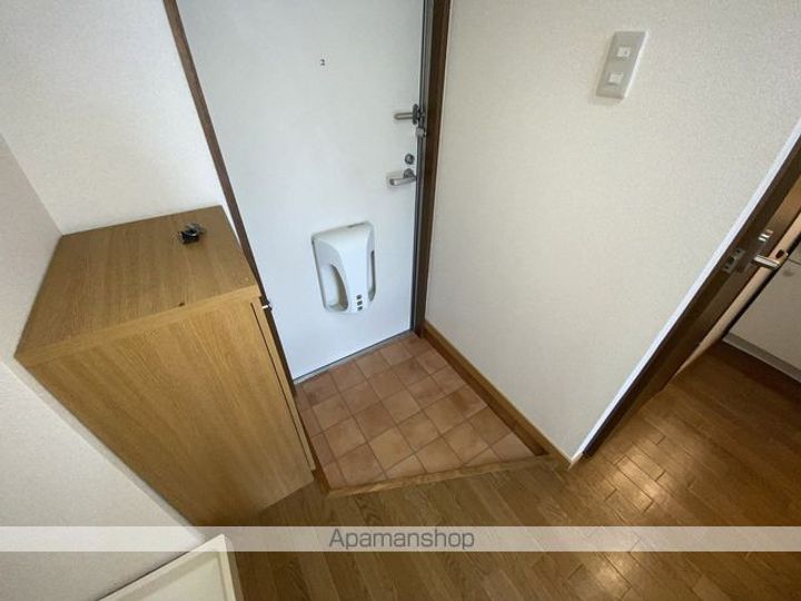 岐阜県各務原市川島松倉町の賃貸アパートの玄関