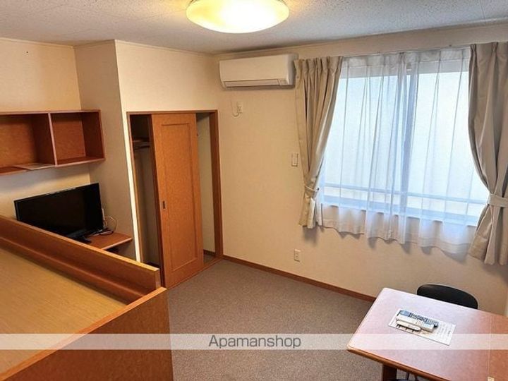 レオパレスコンフォールKの居間