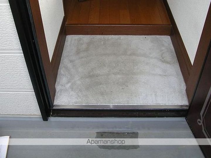 カナール鈴鹿102の玄関