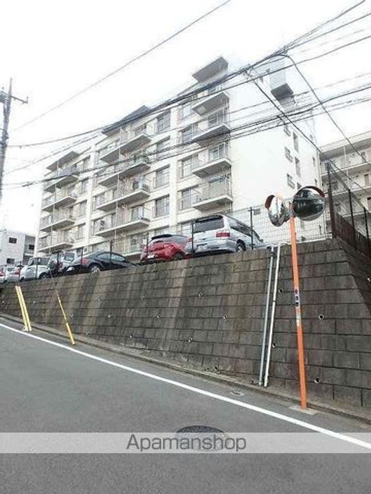 神奈川県横浜市青葉区新石川2丁目の賃貸マンションの外観