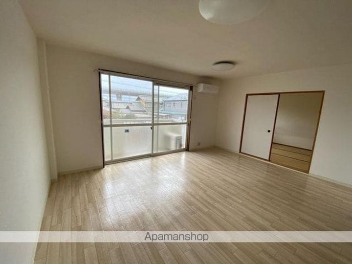 香川県高松市林町の賃貸アパートの居間