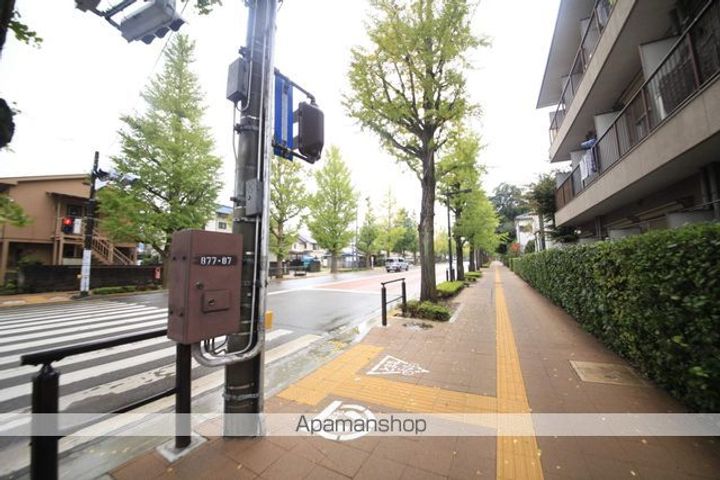 岡本ハイツ203の周辺