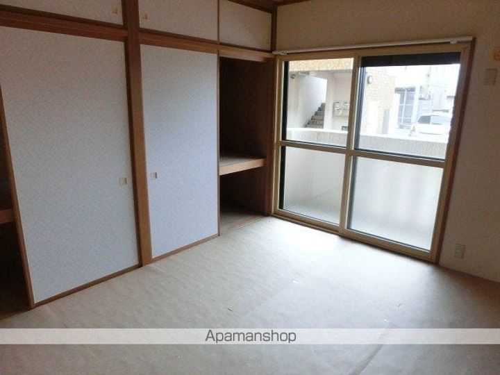 岩手県滝沢市室小路の賃貸マンションの居間