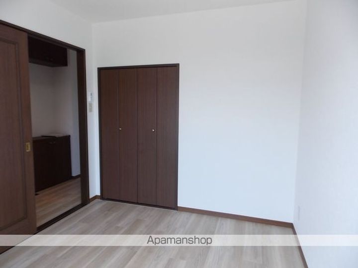 愛知県犬山市大字五郎丸字前畑の賃貸マンションの内装