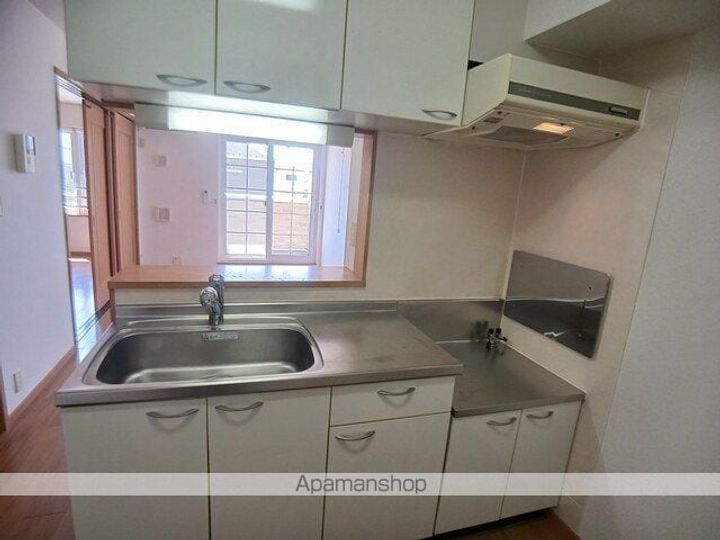 トゥー・ル・モンドBのキッチン