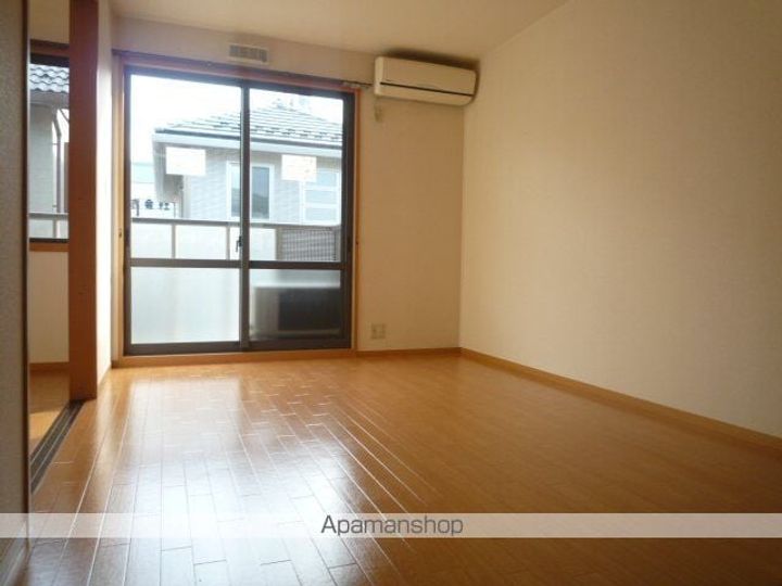 滋賀県守山市守山6丁目の賃貸アパートの居間