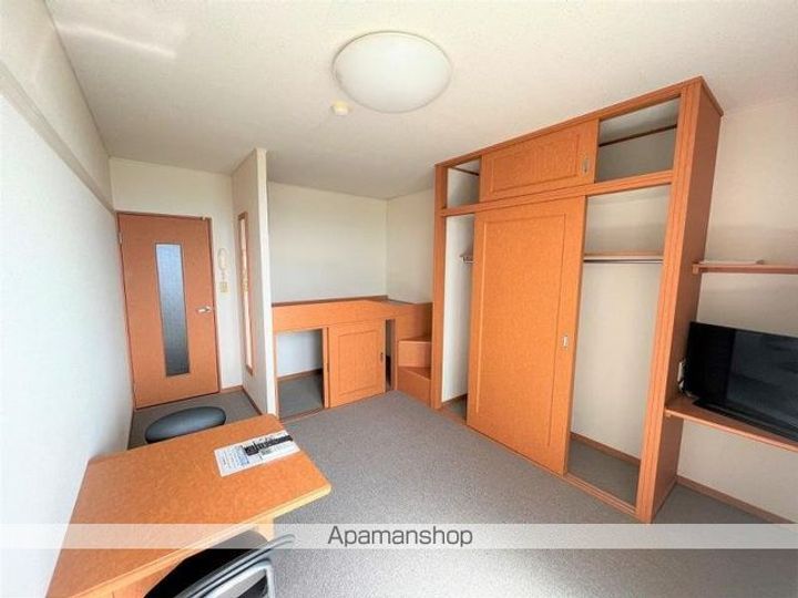 香川県高松市西ハゼ町の賃貸マンションの居間