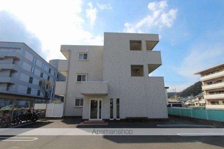 香川県高松市三条町の賃貸アパートの外観