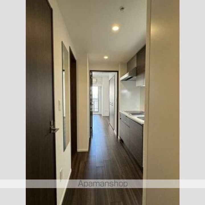 フロンティア新宿タワーの玄関