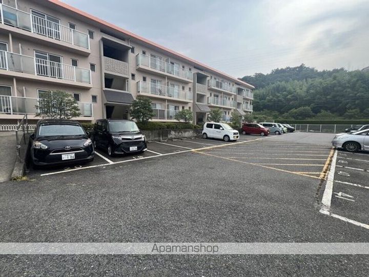 滋賀県大津市国分1丁目の賃貸マンションの外観