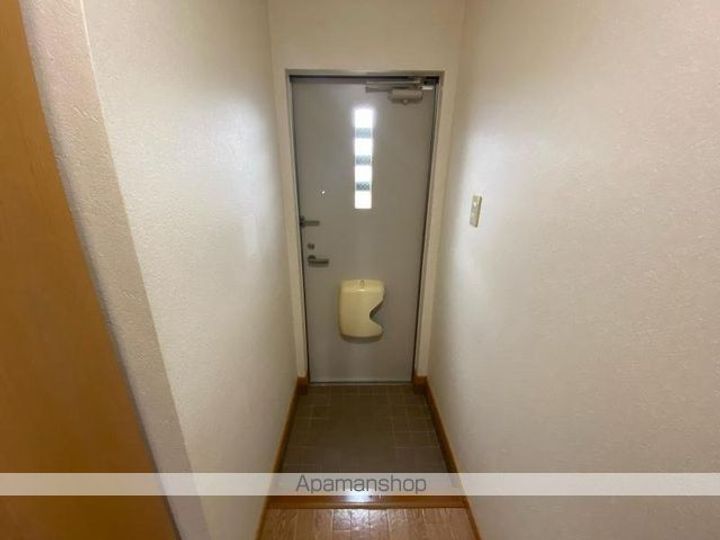 香川県高松市川部町の賃貸アパートの玄関