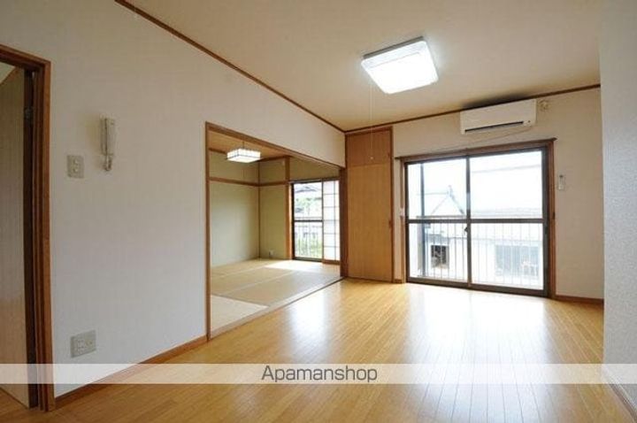 ビューパティオ豊田A棟A202の居間