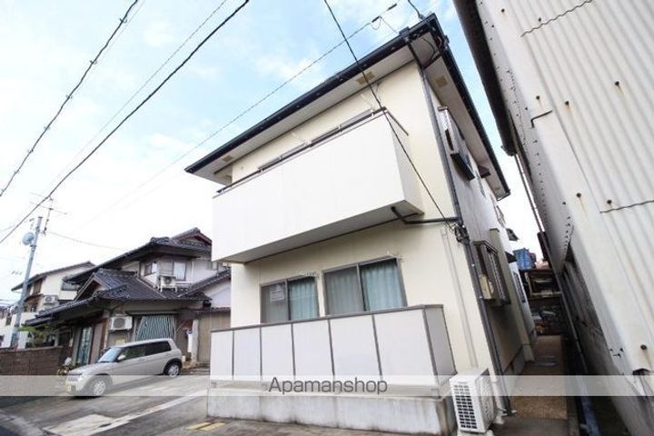 ロイヤルパレス201号室の外観