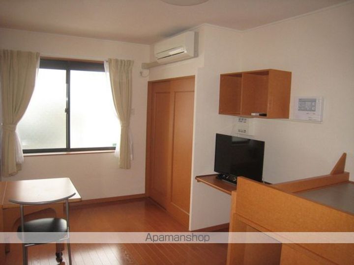 レオパレスメイプル101の居間