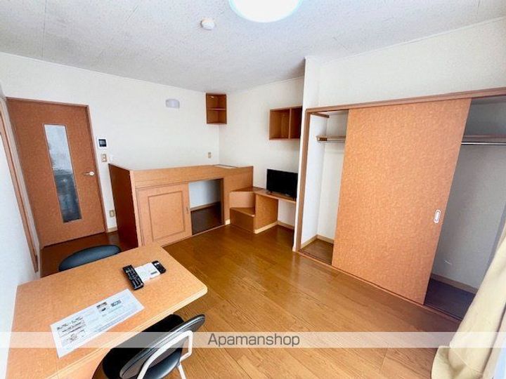 レオパレスラ レザン107の居間